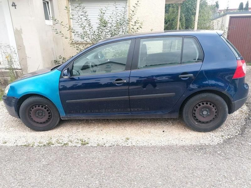 Blau Gebraucht 2004 VW Golf IV Trendline Limousine | 850 € (Superpreis) - Bild 1/4
