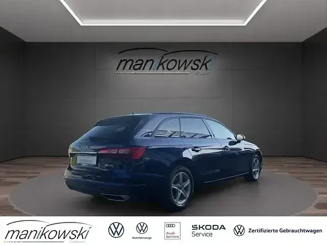 Gebraucht Audi A4 Sport 163 PS (119 kW) 2023 Blau Kombi