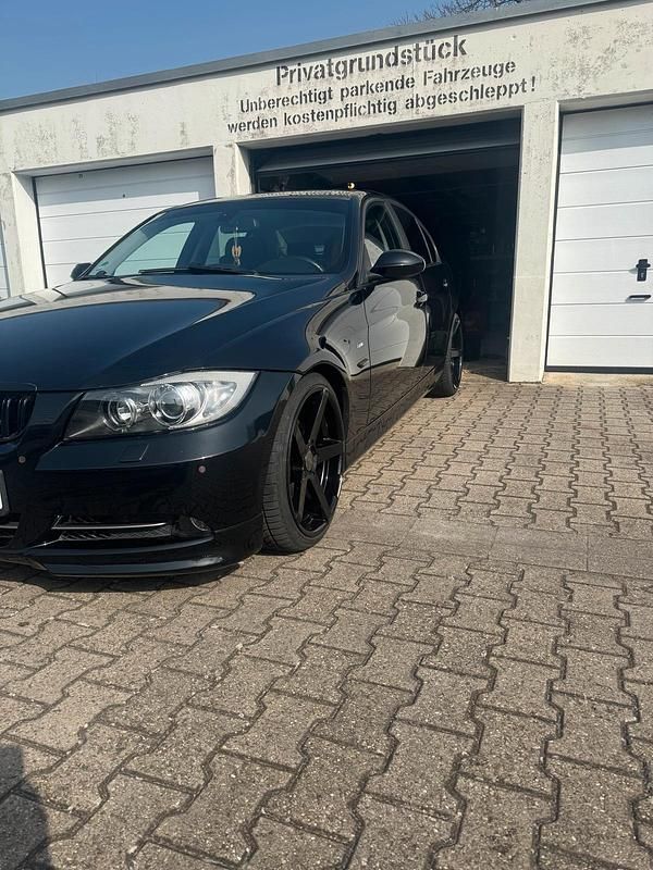 Second-hand BMW 330 Performance 258 CP (189 kW) 2006 Negru Berlinǎ