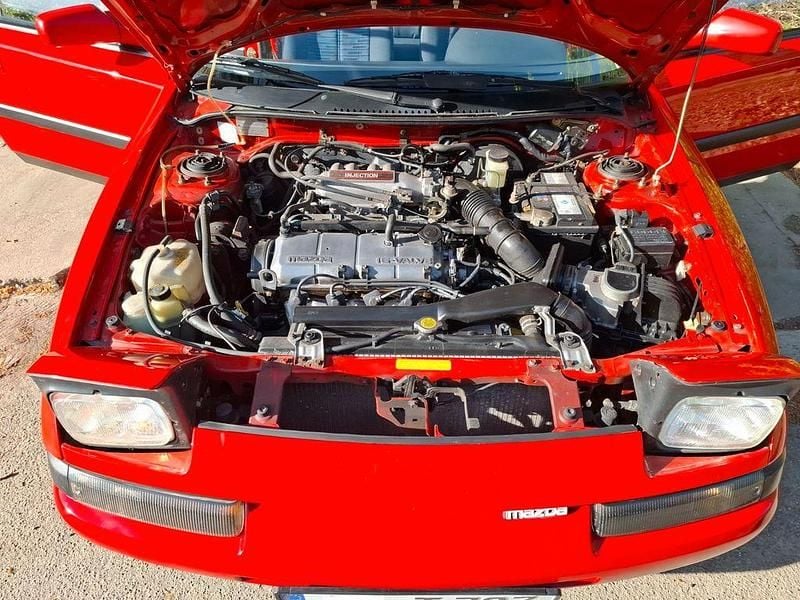 Second-hand Mazda 323F 88 CP (64 kW) 1993 Roșu Berlinǎ