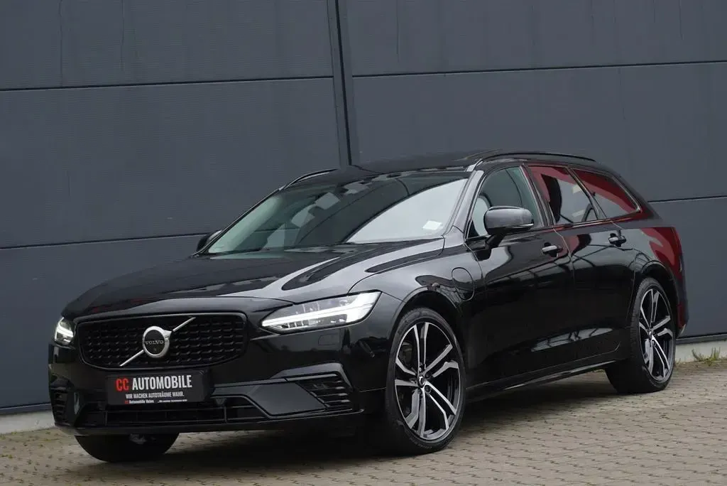 Second-hand Volvo V90 Ultimate 455 CP (334 kW) 2023 Negru Break