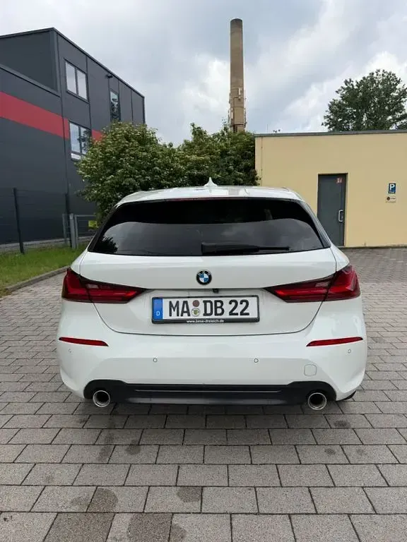 Gebraucht BMW 118 Sport Line 150 PS (110 kW) 2021 Weiß Kleinwagen