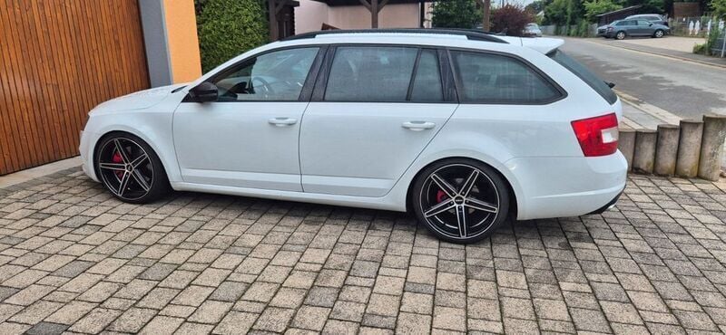 Weiß Gebraucht 2016 Skoda Octavia RS Kombi | 12.499 € (Guter Preis) - Bild 1/4