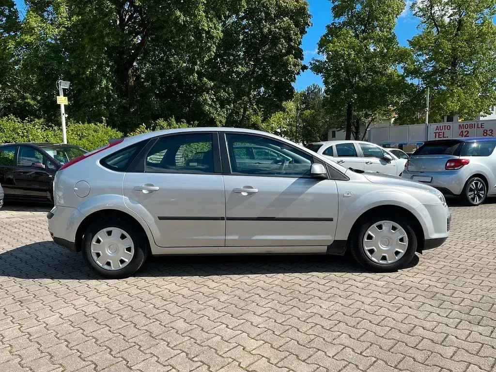 Gebraucht Ford Focus Fun X 101 PS (74 kW) 2006 Silber Limousine