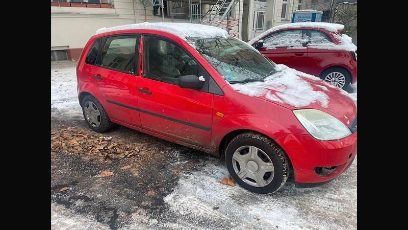 Rot Gebraucht 2004 Ford Fiesta Limousine | 1.200 € (Guter Preis) - Bild 1/4