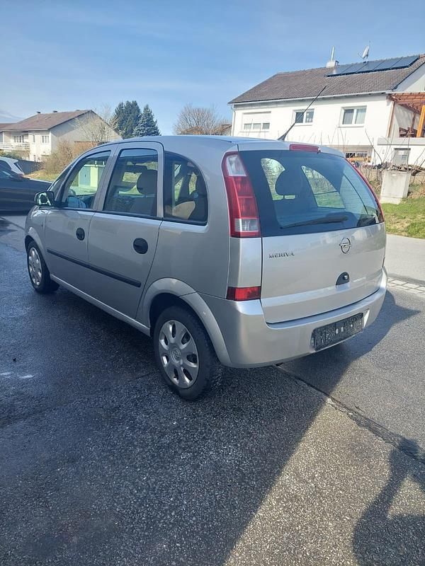 Gebraucht Opel Meriva Enjoy 90 PS (66 kW) 2004 Silber Van / Kleinbus