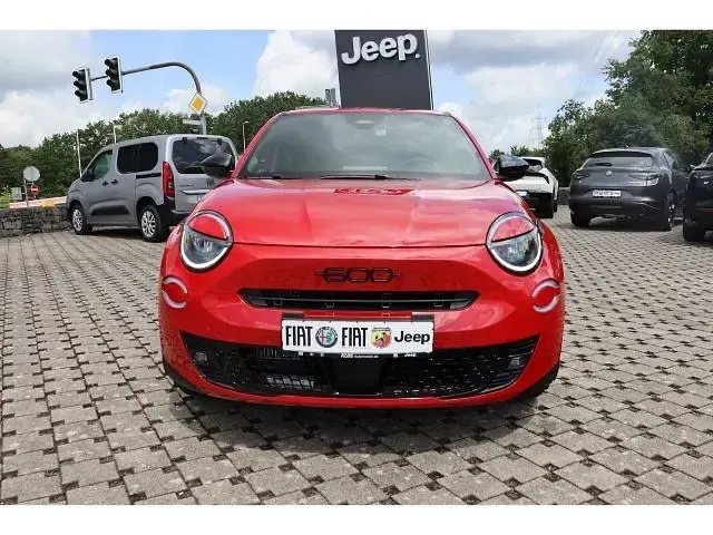 Neu Fiat 600 Sport 145 PS (106 kW) 2026 Rot SUV