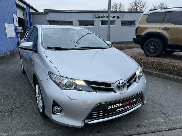 Gebraucht Toyota Auris Hybrid Executive 136 PS (100 kW) 2015 Platinsilber metallic (metallic) Limousine