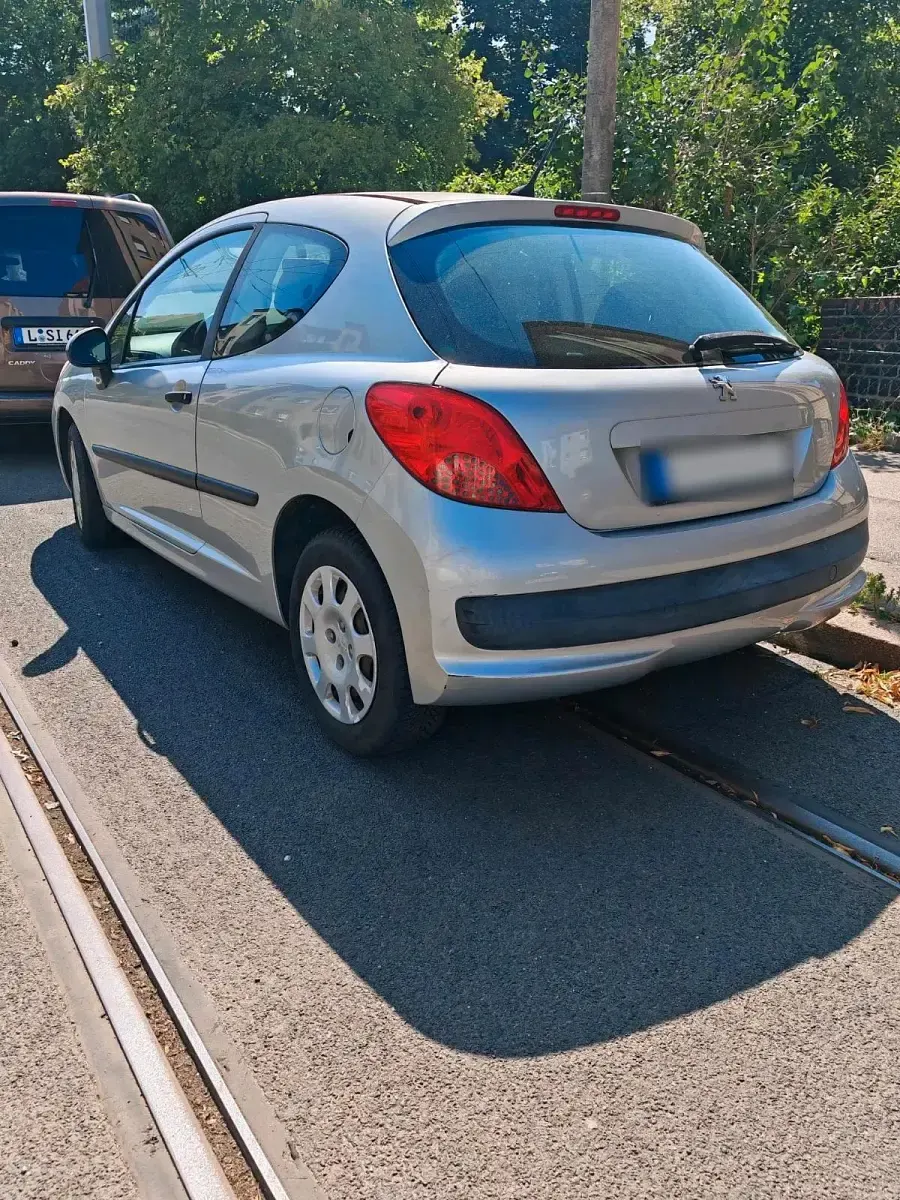Gebraucht Peugeot 207 73 PS (53 kW) 2007 Silber Kleinwagen