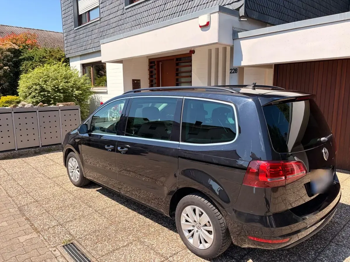 Gebraucht VW Sharan Comfortline 150 PS (110 kW) 2019 Schwarz Van / Kleinbus