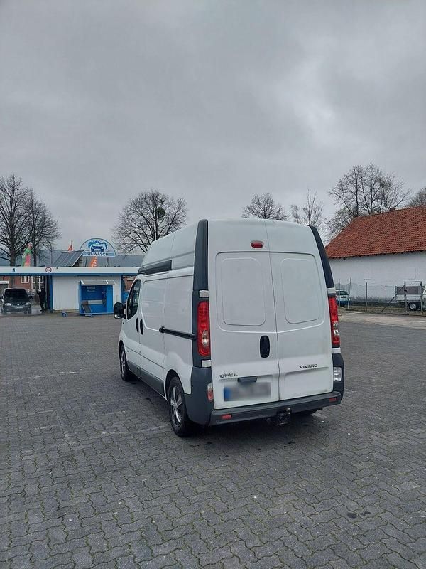 Gebraucht Opel Vivaro 114 PS (83 kW) 2012 Weiß Van / Kleinbus