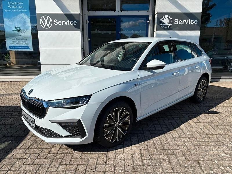 Weiß Gebraucht 2024 Skoda Scala Drive Kleinwagen | 23.950 € (Fairer Preis) - Bild 1/4