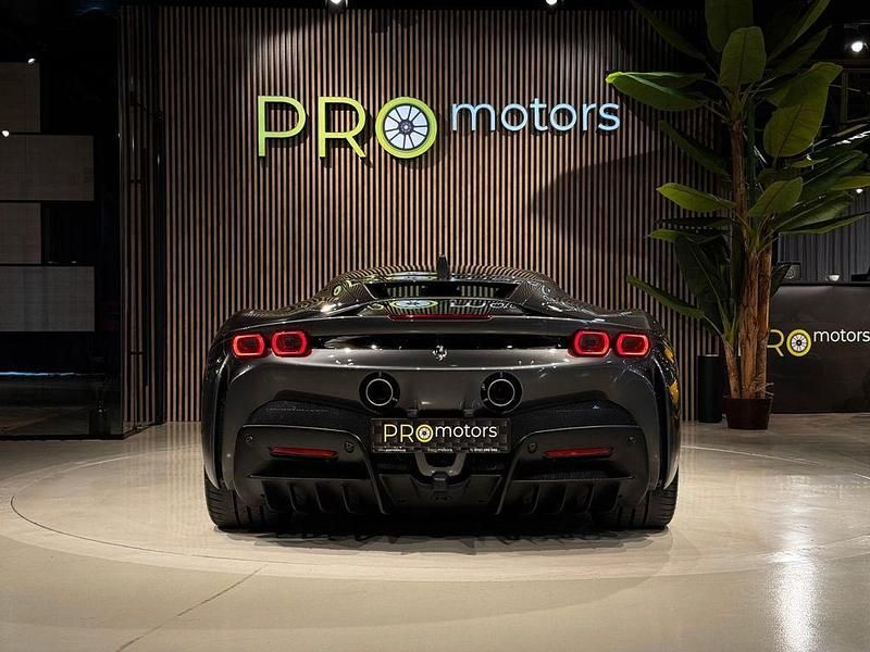 Gebraucht Ferrari SF90 999 PS (734 kW) 2024 Grau