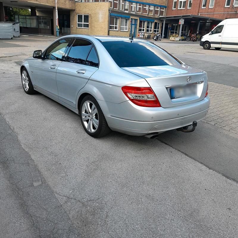 Silber Gebraucht 2009 Mercedes C220 Limousine | 6.300 € (Fairer Preis) - Bild 1/4