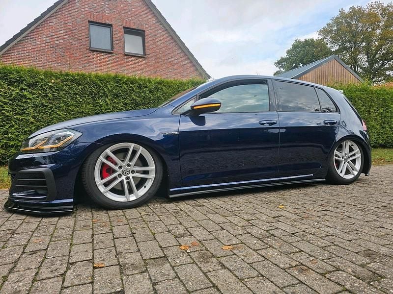 Blau Gebraucht 2018 VW Golf VII Sport Limousine | 16.499 € (Guter Preis) - Bild 1/4