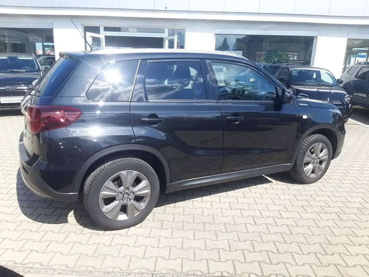Gebraucht Suzuki Vitara Club 129 PS (94 kW) 2023 Schwarz SUV