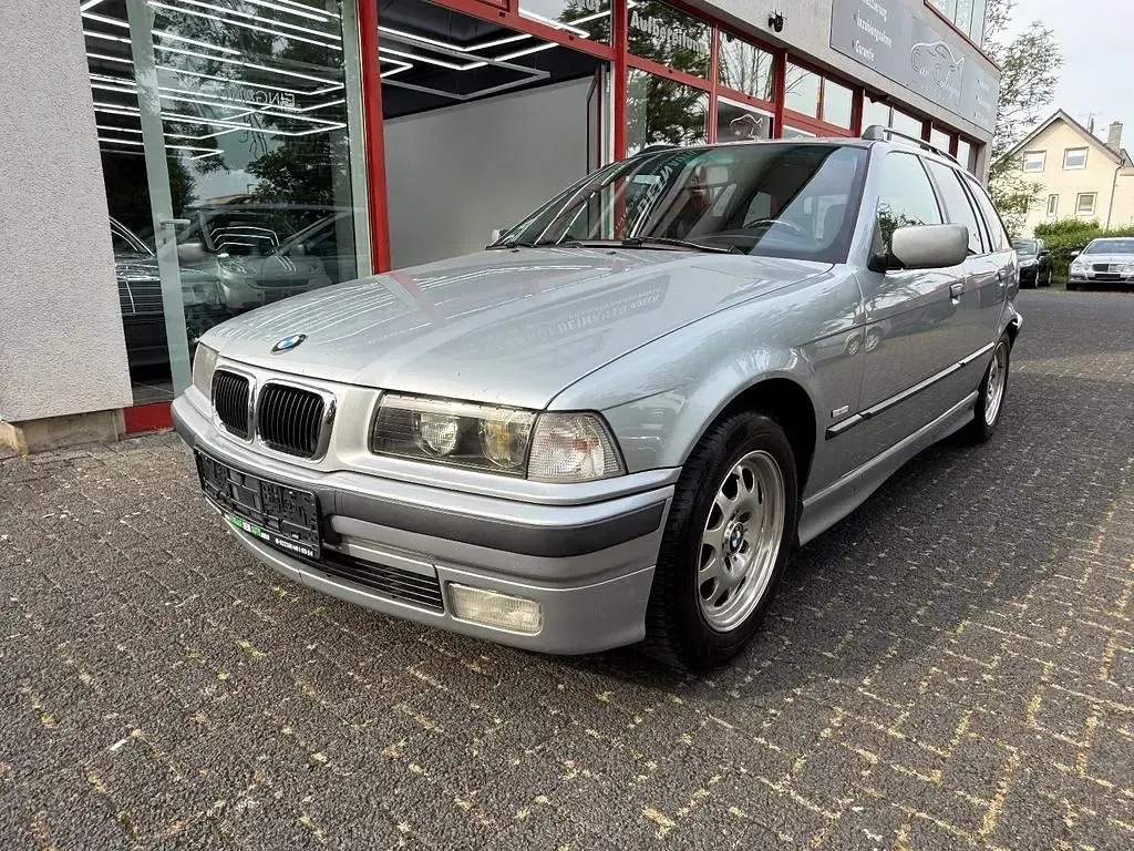 Gebraucht BMW 318 116 PS (85 kW) 1997 Grau Kombi