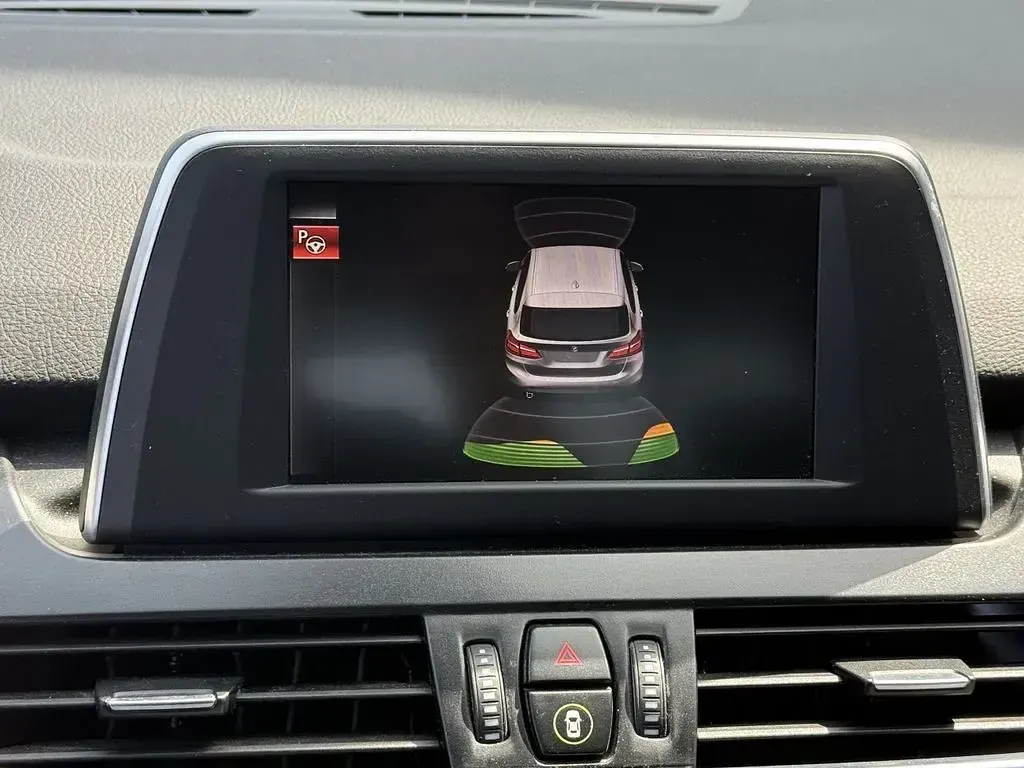 Gebraucht BMW 218 Active Tourer Luxury Line 136 PS (100 kW) 2015 Silber Van / Kleinbus