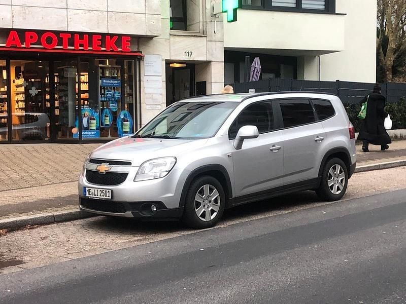 Silber Gebraucht 2012 Chevrolet Orlando Van / Kleinbus | 4.500 € (Fairer Preis) - Bild 1/4