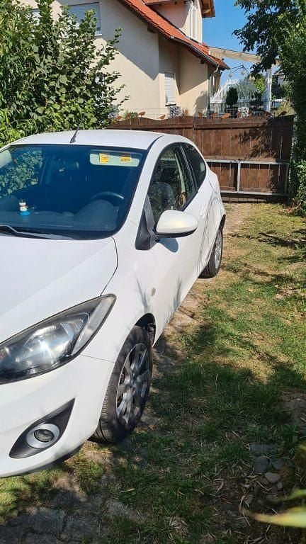 Gebraucht Mazda 2 Active 75 PS (55 kW) 2010 Weiß Kleinwagen