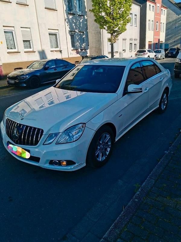 Second-hand Mercedes E220 170 CP (125 kW) 2011 Alb Berlinǎ