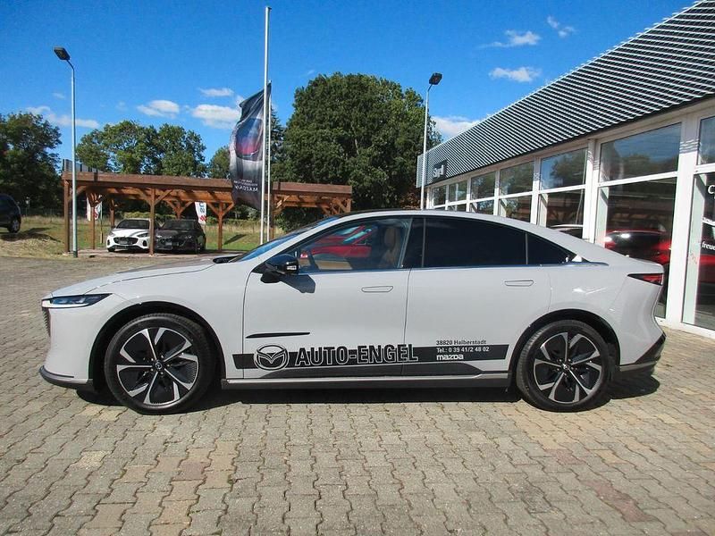 Neu Mazda 6e Takumi-Line 189 kW (258 PS) 2026 Grau Limousine