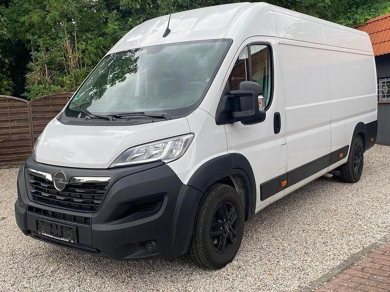 Weiß Gebraucht 2024 Opel Movano Edition Van | 26.999 € (Superpreis) - Bild 1/4