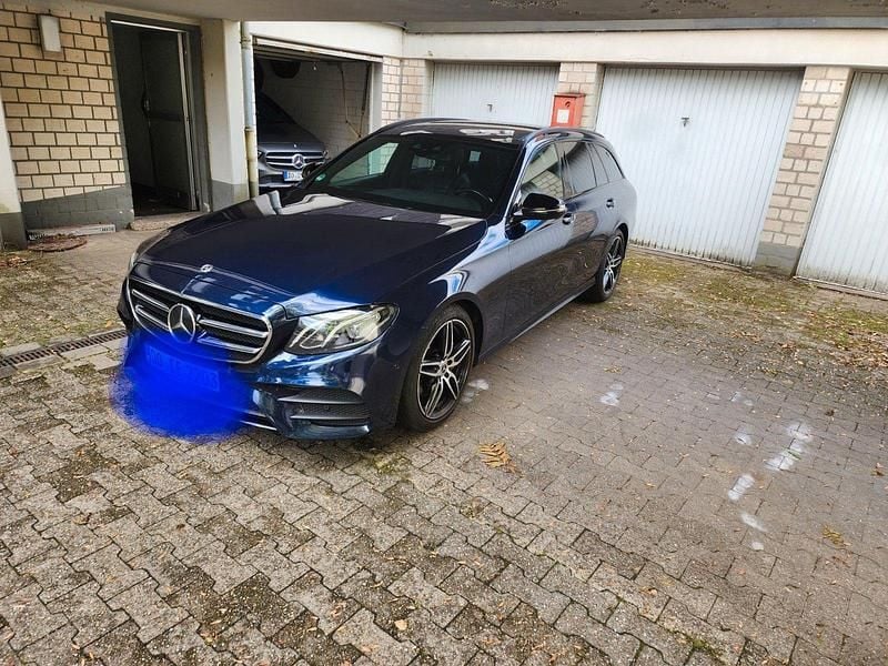 Schwarz Gebraucht 2018 Mercedes E220 Kombi | 21.500 € (Guter Preis) - Bild 1/4