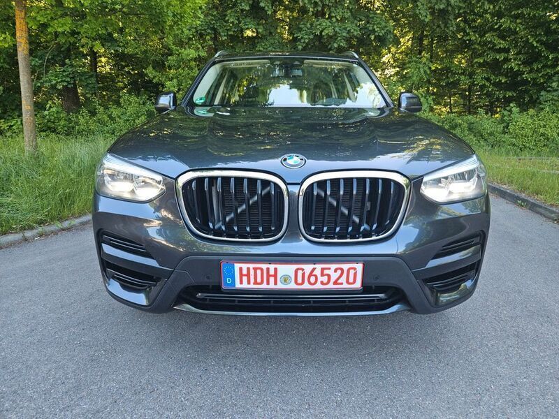 Grau Gebraucht 2019 BMW X3 Comfort Edition SUV | 21.896 € (Superpreis) - Bild 1/4