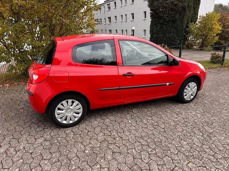 Gebraucht Renault Clio III 75 PS (55 kW) 2007 Rot Coupé
