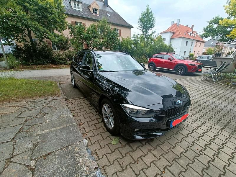 Schwarz Gebraucht 2013 BMW 320 Efficient Dynamics Limousine | 10.500 € (Guter Preis) - Bild 1/4