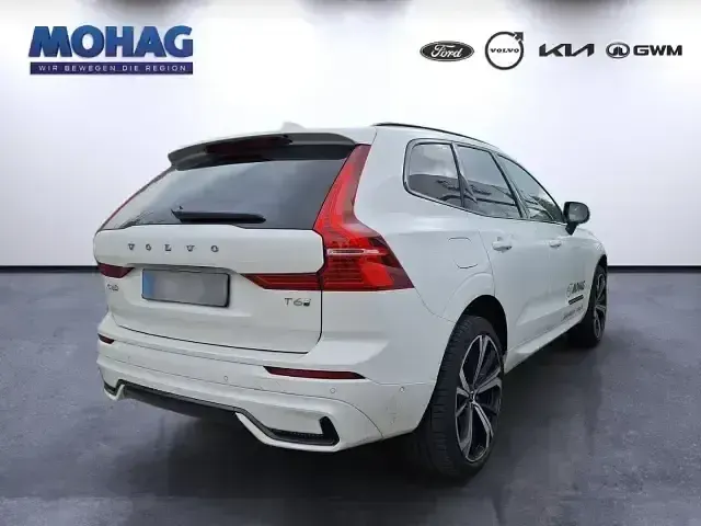 Gebraucht Volvo XC60 Plus 350 PS (257 kW) 2025 Crystal white / metallic SUV