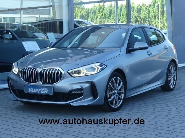 Skyscrapergrau Gebraucht 2023 BMW 120 M Sport Kleinwagen | 30.700 € (Fairer Preis) - Bild 1/4