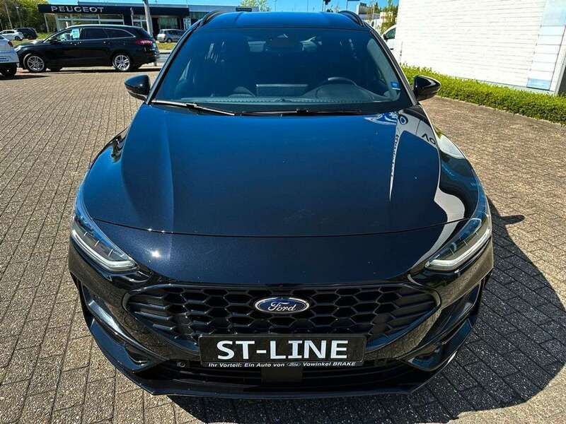 Obsidianschwarz metallic Gebraucht 2024 Ford Focus ST-Line X Kombi | 29.380 € (Fairer Preis) - Bild 1/4