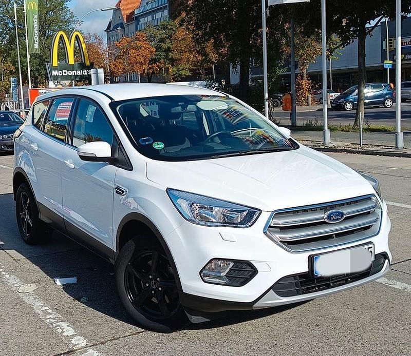Gebraucht Ford Kuga Trend 120 PS (88 kW) 2019 Weiß SUV
