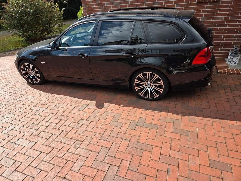 Schwarz Gebraucht 2006 BMW 320 Kombi | 3.499 € (Fairer Preis) - Bild 1/4