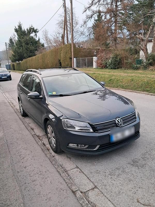 Gebraucht VW Passat 105 PS (77 kW) 2012 Grau Kombi