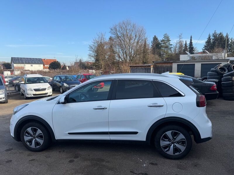 Gebraucht Kia Niro Vision 105 PS (77 kW) 2016 Weiß SUV
