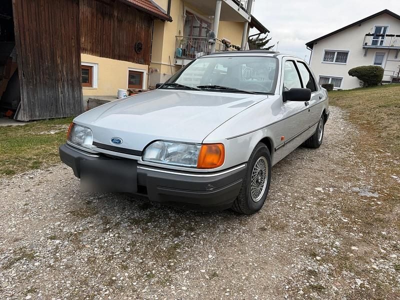 Second-hand Ford Sierra 105 CP (77 kW) 1987 Argintiu Berlinǎ