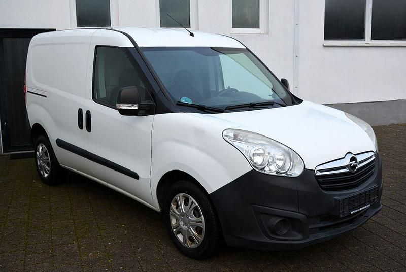 Weiß Gebraucht 2016 Opel Combo Van / Kleinbus | 2.480 € (Fairer Preis) - Bild 1/4
