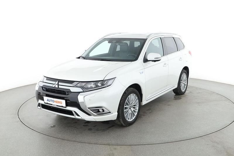 Weiß Gebraucht 2019 Mitsubishi Outlander Top SUV | 22.560 € (Fairer Preis) - Bild 1/3