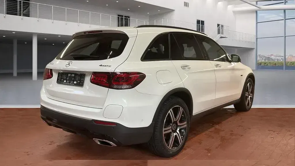 Gebraucht Mercedes GLC300e Night 320 PS (235 kW) 2021 Weiß SUV