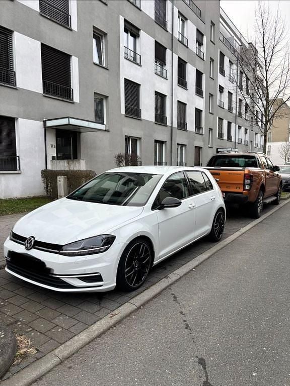 Gebraucht VW Golf VII Highline 150 PS (110 kW) 2019 Weiß Limousine