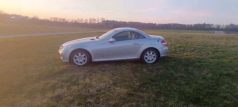 Second-hand Mercedes SLK200 163 CP (119 kW) 2006 Argintiu Cabrio