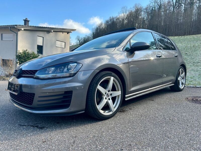 Grau Gebraucht 2017 VW Golf VII GTD Limousine | 13.390 € (Guter Preis) - Bild 1/4