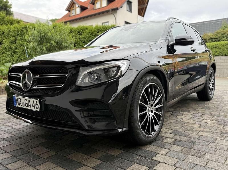 Schwarz Gebraucht 2017 Mercedes GLC350 AMG line SUV | 28.499 € (Fairer Preis) - Bild 1/4