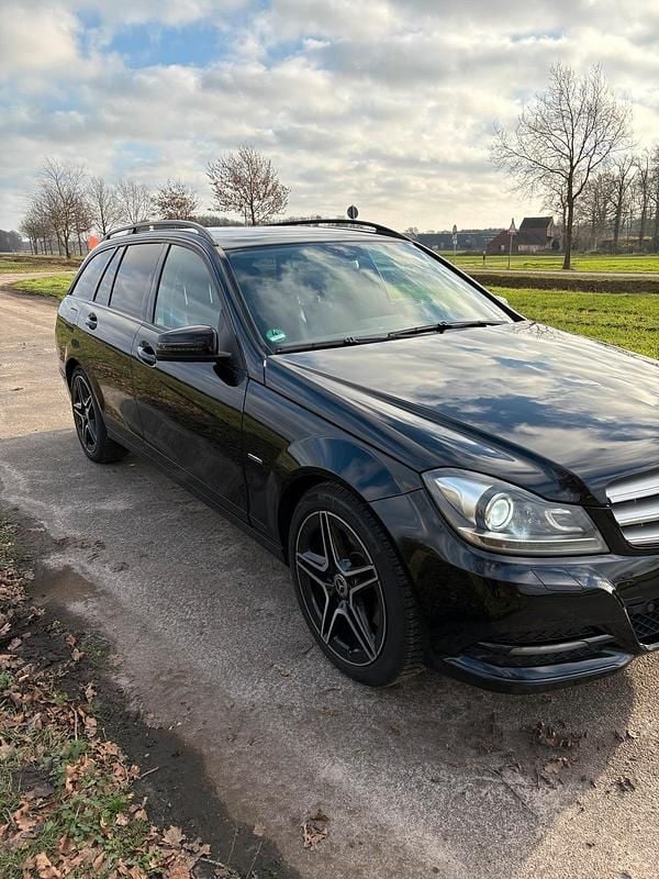 Gebraucht Mercedes C300 231 PS (169 kW) 2011 Schwarz Kombi