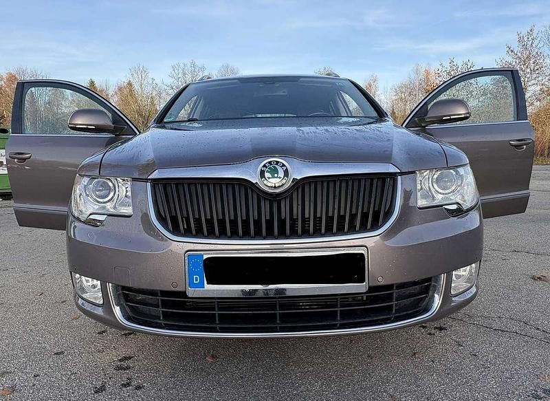 Gebraucht Skoda Superb Elegance 170 PS (125 kW) 2011 Kombi