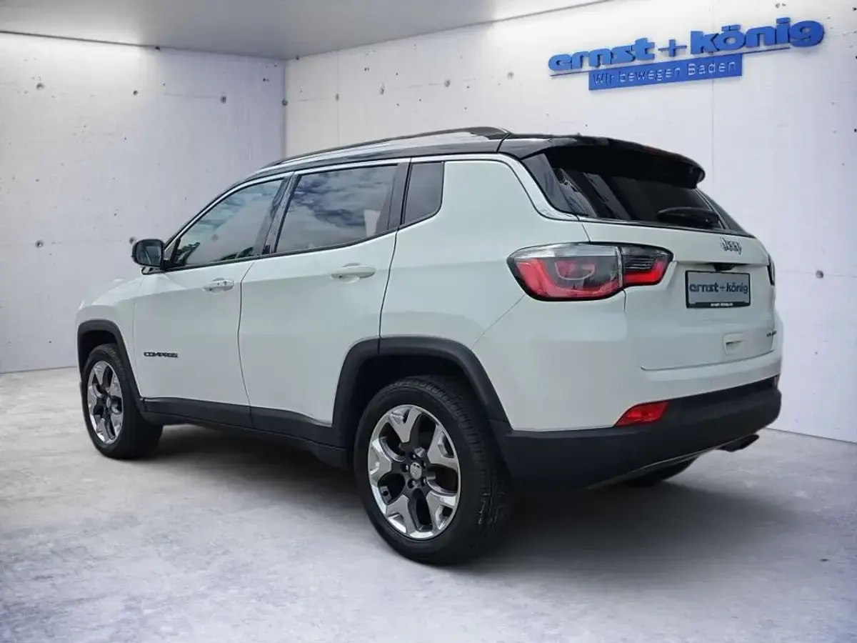 Gebraucht Jeep Compass Limited 140 PS (102 kW) 2018 Bright white SUV