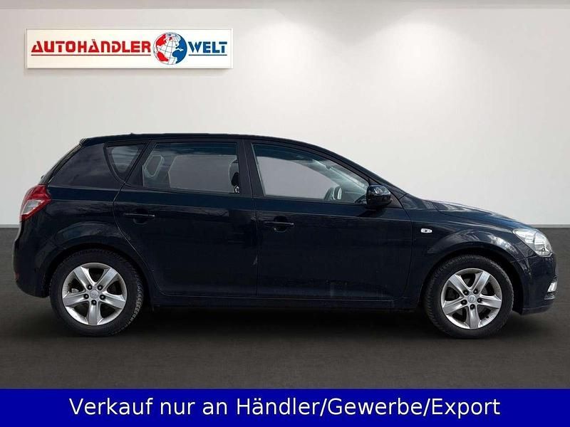 Gebraucht Kia Ceed 90 PS (66 kW) 2011 Schwarz Kleinwagen